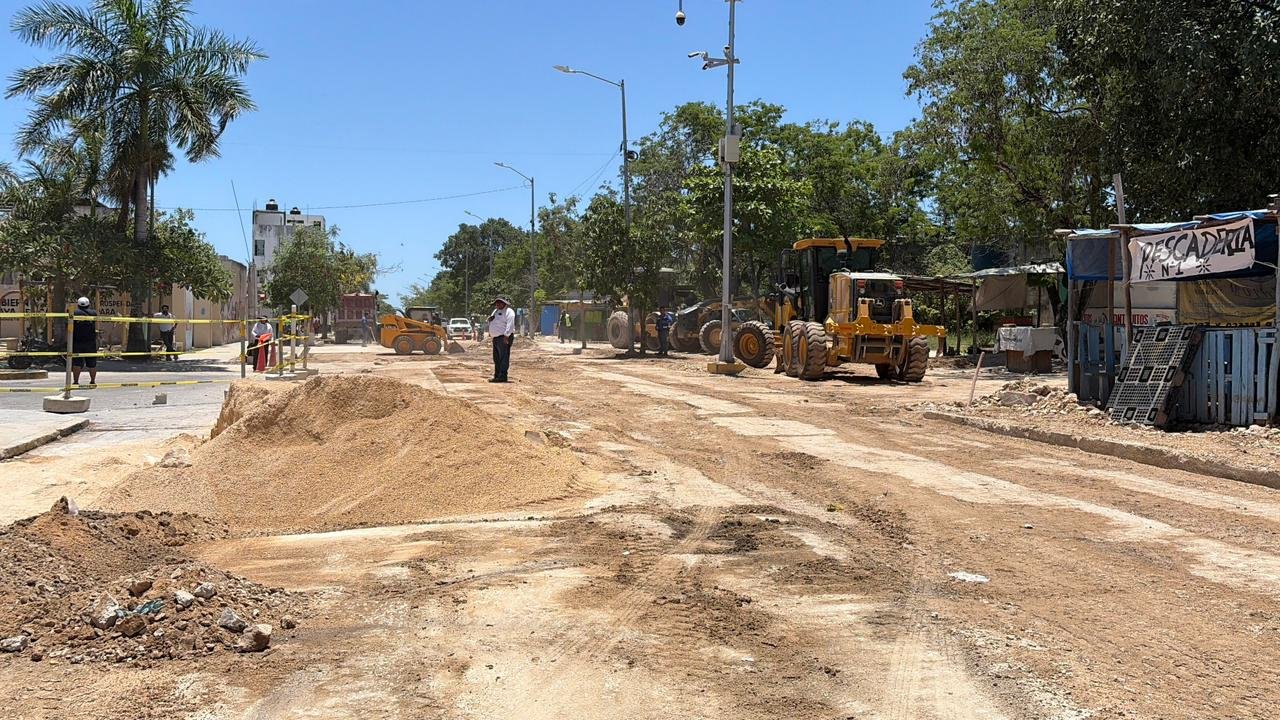Construction work on Constituyentes Avenue in Playa del Carmen, Quintana Roo
