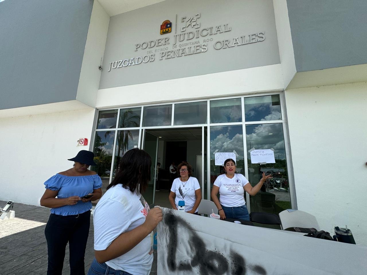 Exterior of a courthouse building in Cancun, Quintana Roo