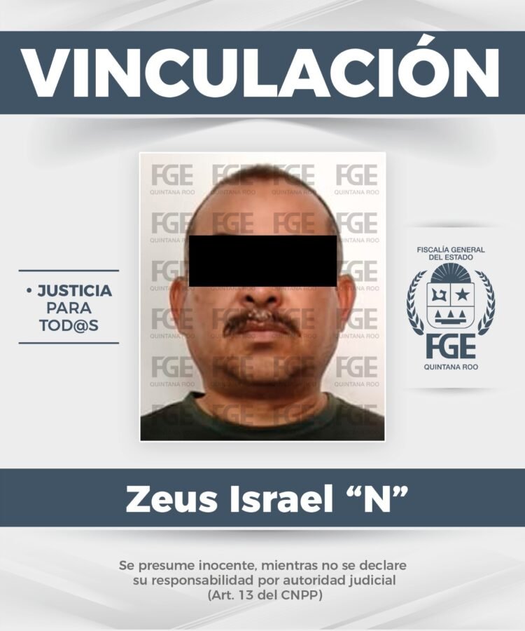 Police officers in Cozumel arresting a suspect in an extortion case