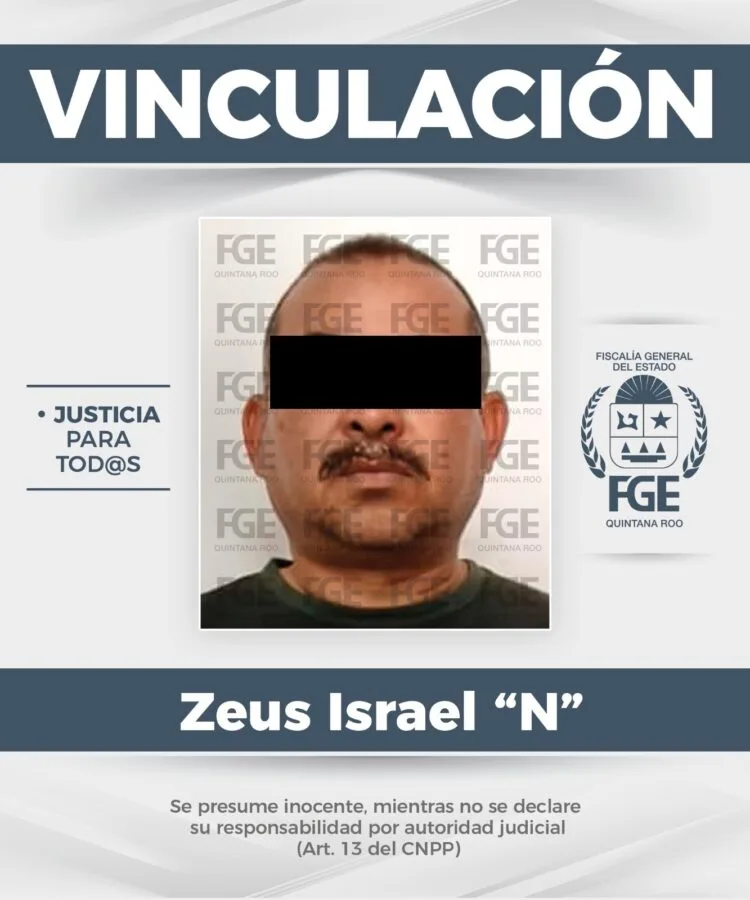 Police officers in Cozumel arresting a suspect in an extortion case