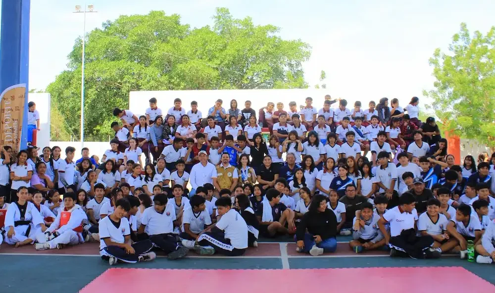 Daphne Mercado, a taekwondo athlete, addresses students during the Sueño Olímpico program at a school in Puerto Aventuras.