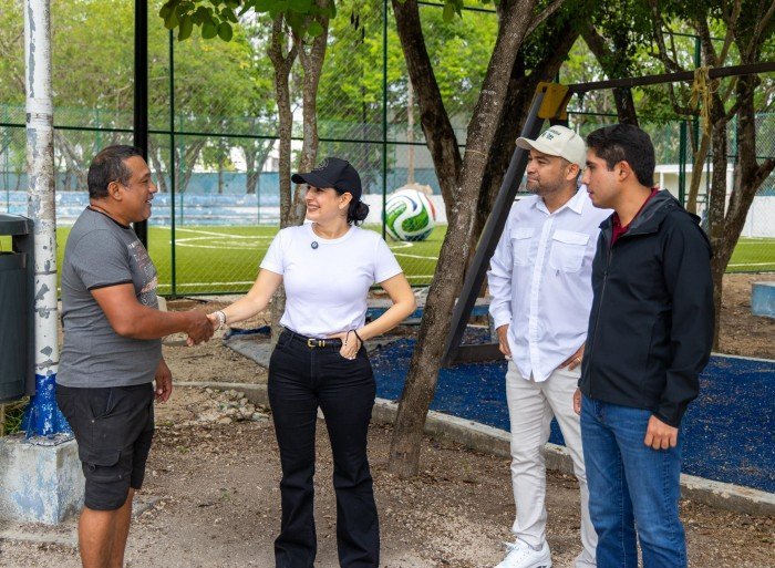 Mayor Estefanía Mercado inspecting a synthetic turf soccer field under construction in Playa del Carmen