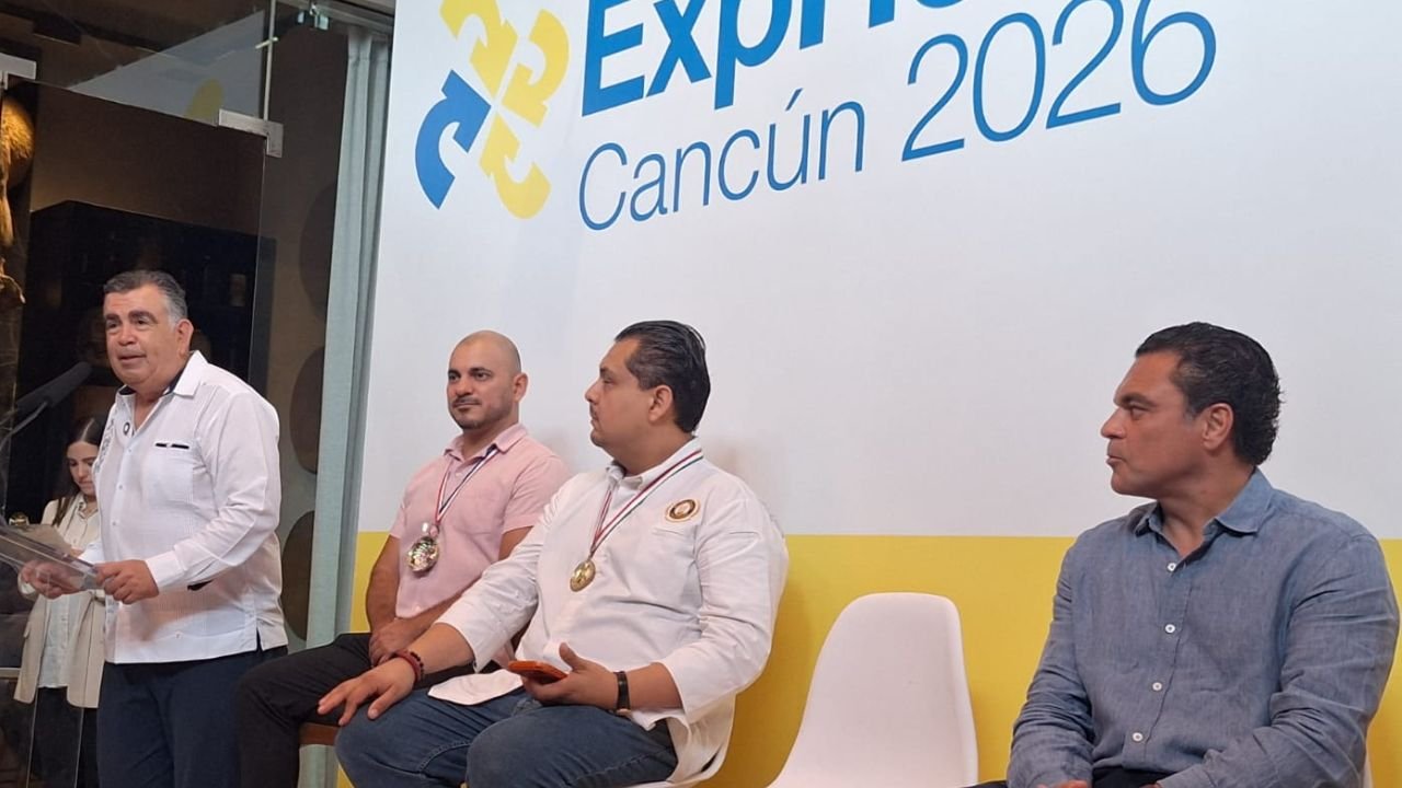 Exphotel 2026 in Cancun, Mexico, the leading hospitality industry forum, with attendees and exhibitors.