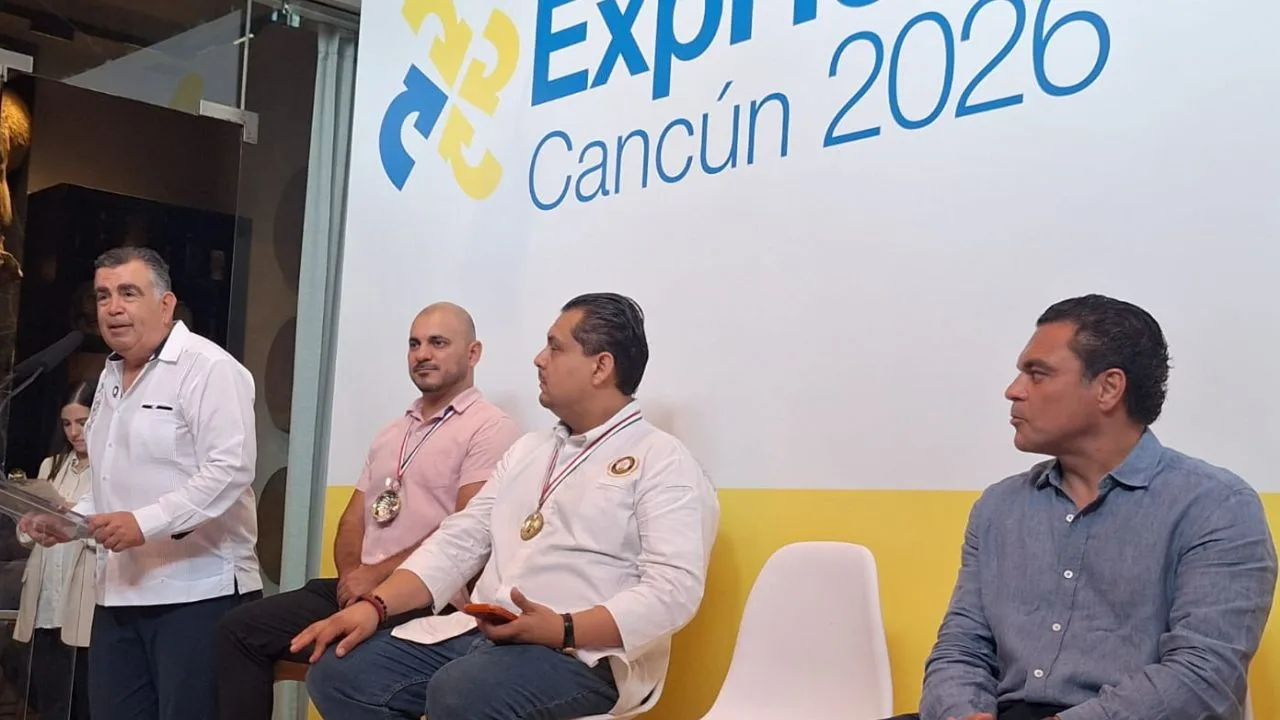 Exphotel 2026 in Cancun, Mexico, the leading hospitality industry forum, with attendees and exhibitors.