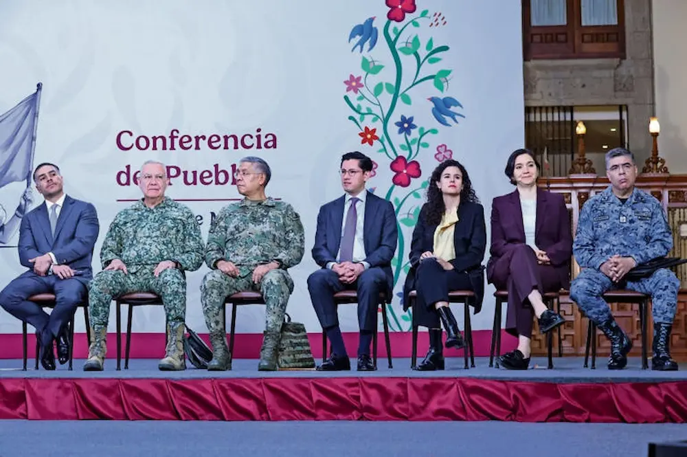 Gerardo Mérida Sánchez, retired Mexican general and former Sinaloa public security secretary, surrendered to US authorities in Nogales, Arizona.