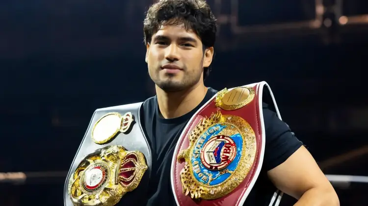 Mexican boxer Gilberto 'Zurdo' Ramirez posing in a boxing stance