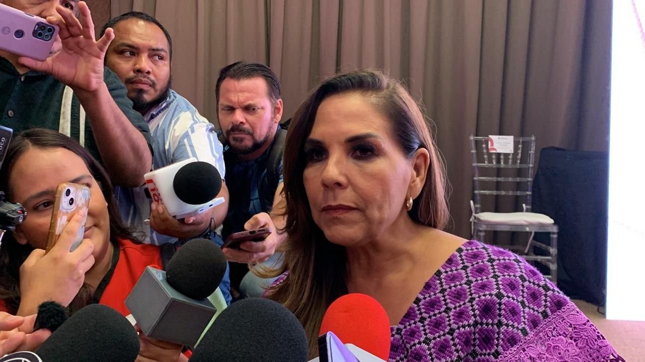 Quintana Roo Governor Mara Lezama speaking at a press conference about energy projects