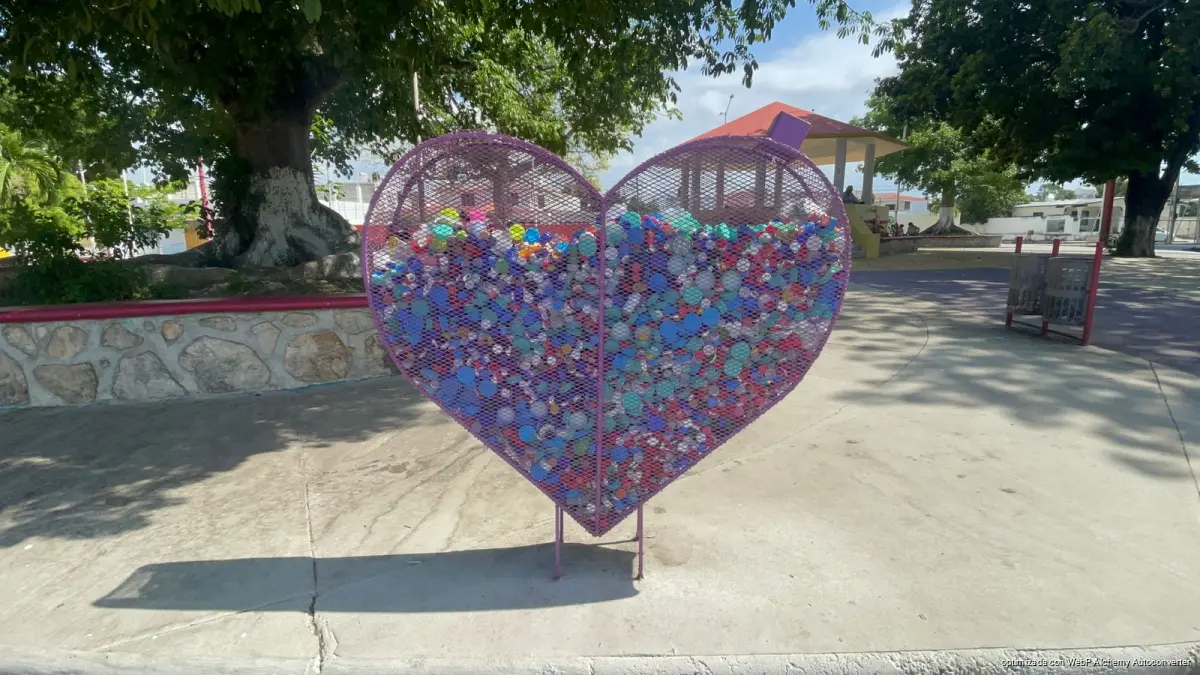 A metal heart-shaped bin used to collect plastic bottle caps for children with cancer, damaged by vandals in Chetumal, Quintana Roo.