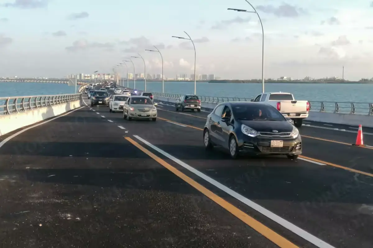 First vehicles cross the newly opened Nichupté Bridge in Cancún at sunrise