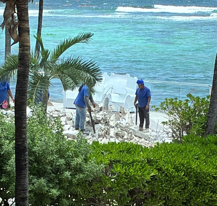 Demolition workers at Oasis Akumal site after Tulum municipality removed closure seals