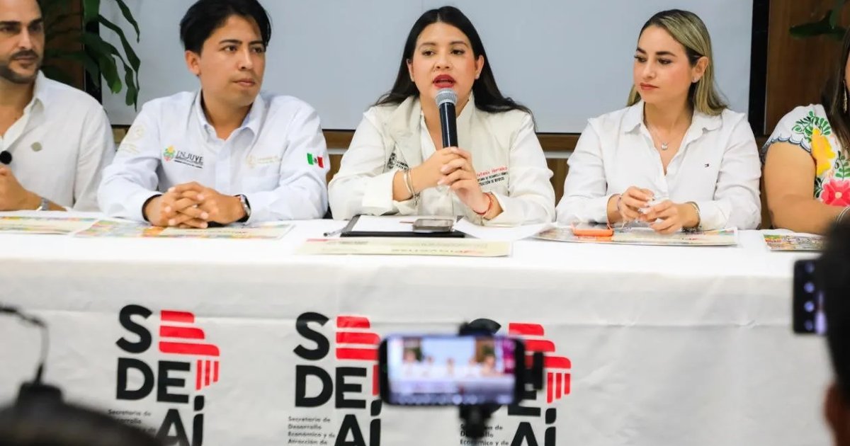 Officials present the Pase Playense discount card program in Playa del Carmen