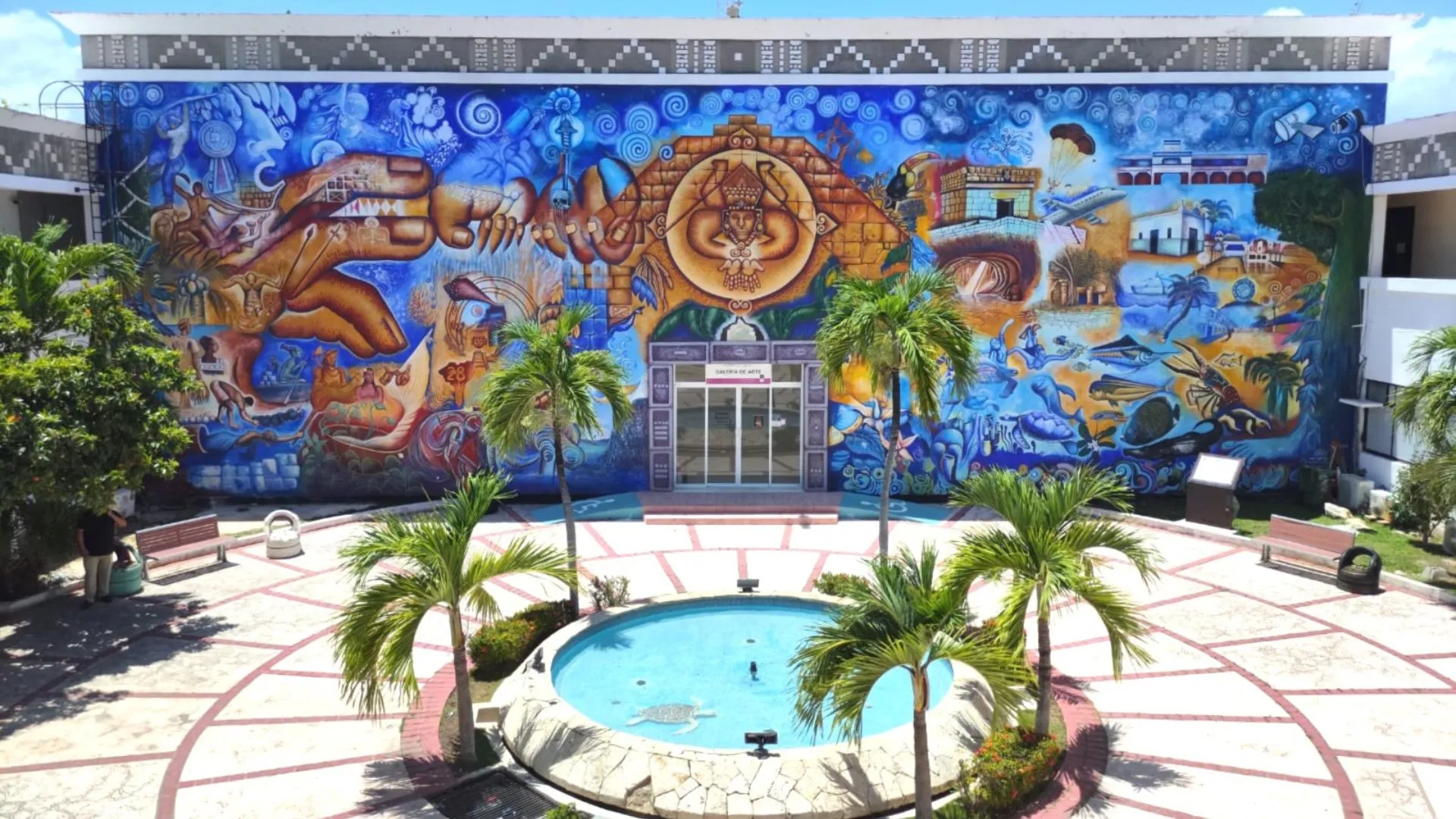 Artwork from the exhibition (a) Cortando Bordes in Playa del Carmen
