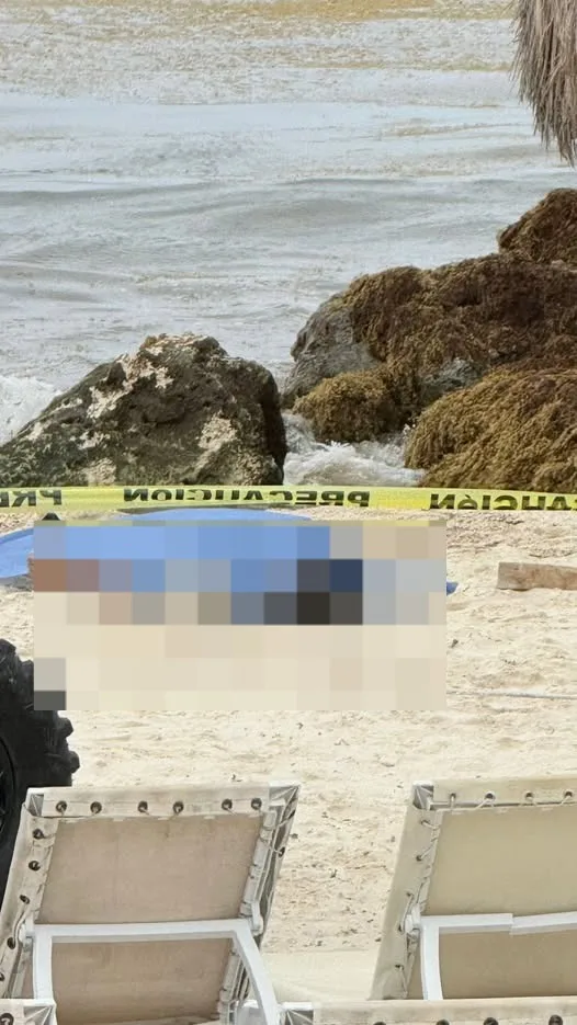 Beach area near the fiscal pier in Playa del Carmen where a deceased man was found floating in the water