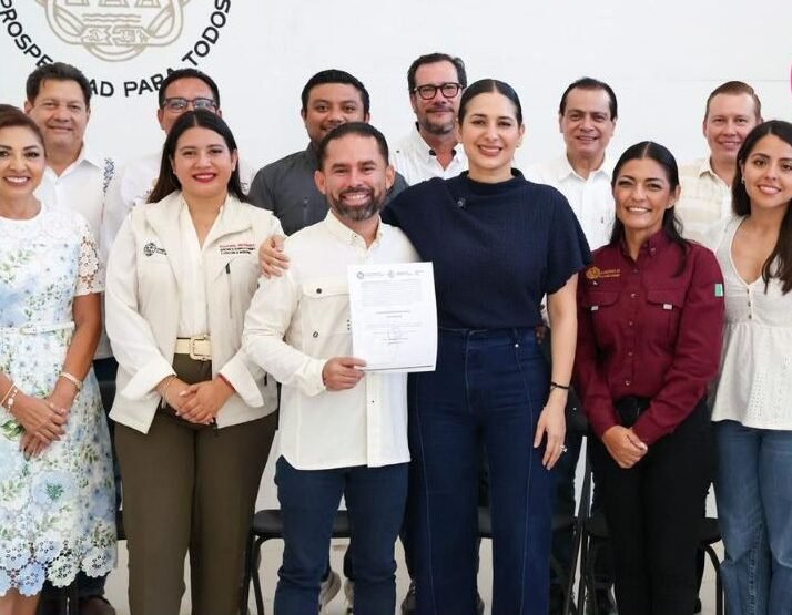 Playa del Carmen City Council members during a session where the new treasurer was approved