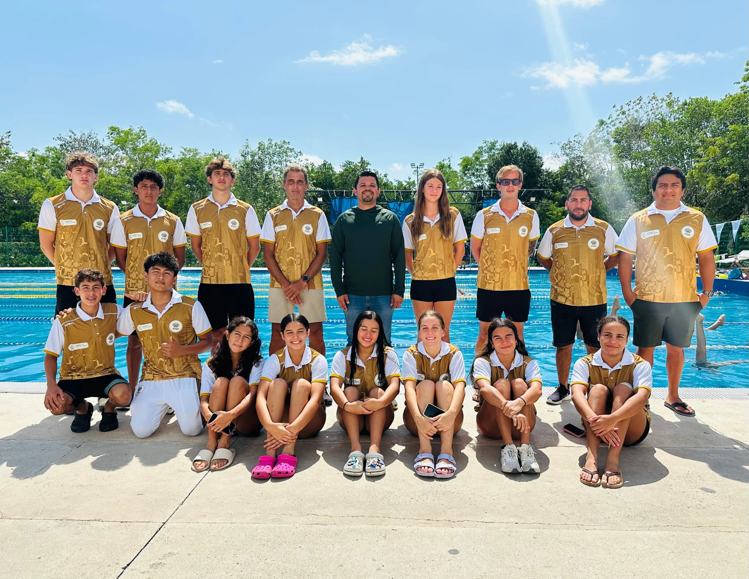 Group of young swimmers from Playa del Carmen posing together before the CONADE 2026 National Olympics