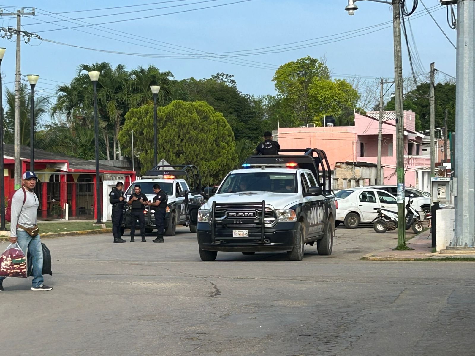 Four municipal police officers were kidnapped and beaten by an armed group in Nuevo X-Can, Quintana Roo.