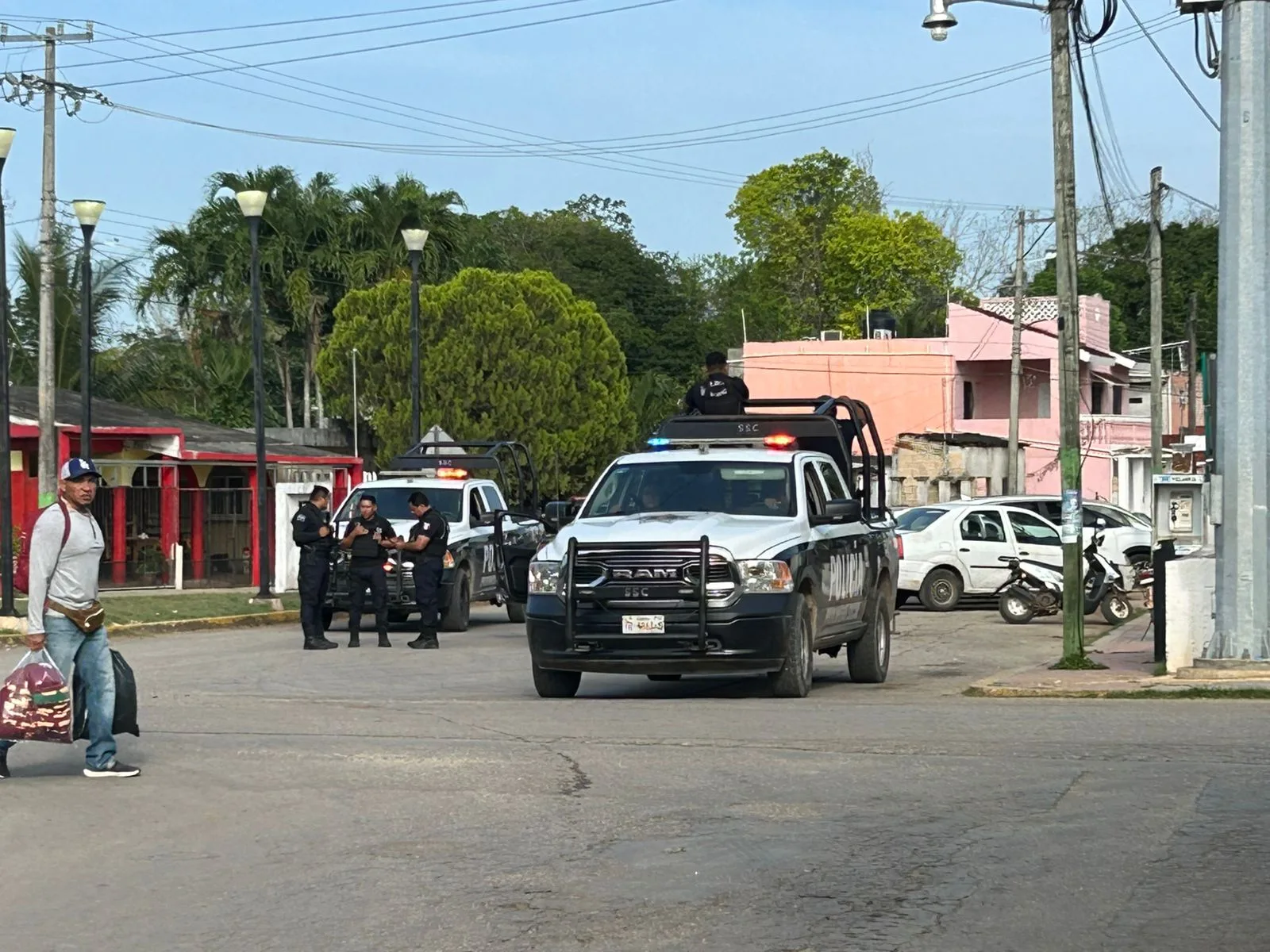 Four municipal police officers were kidnapped and beaten by an armed group in Nuevo X-Can, Quintana Roo.