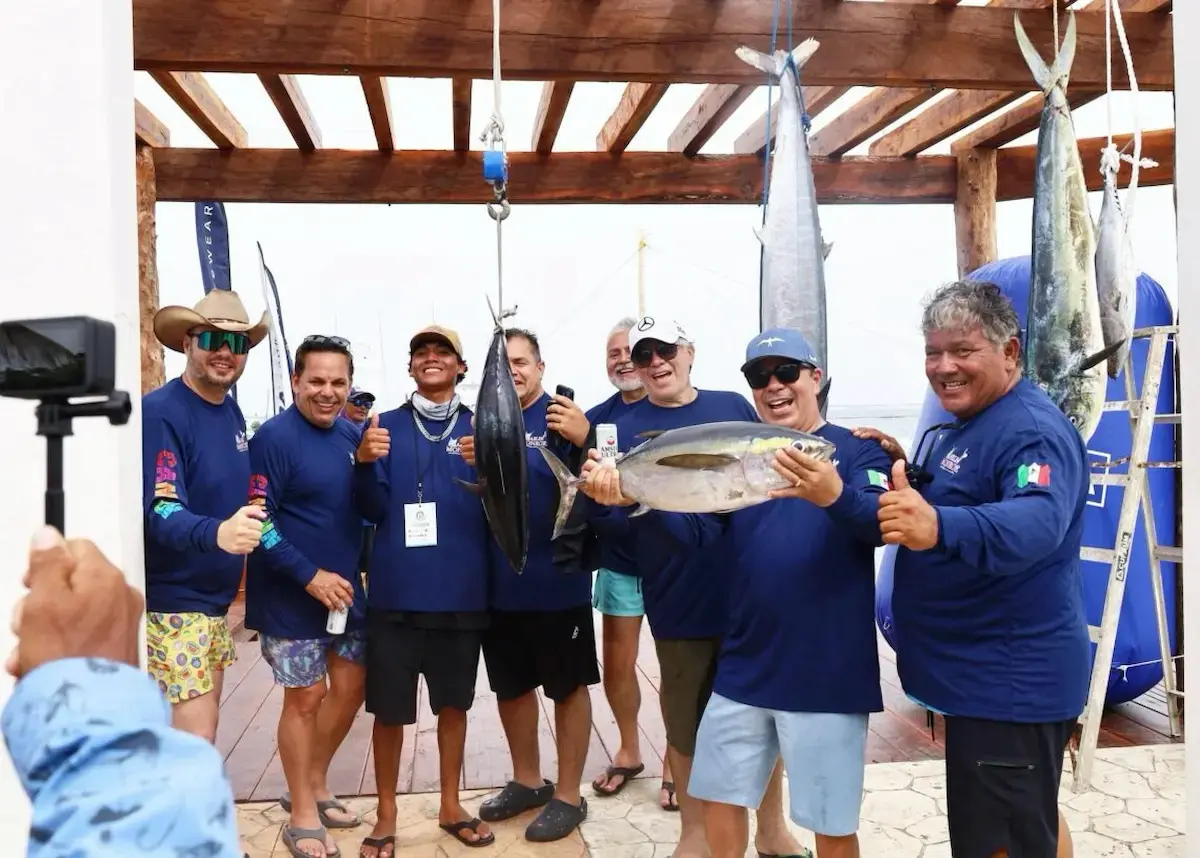 Crowd of people gathered at the Puerto Morelos fishing pier during the Navy Day tournament