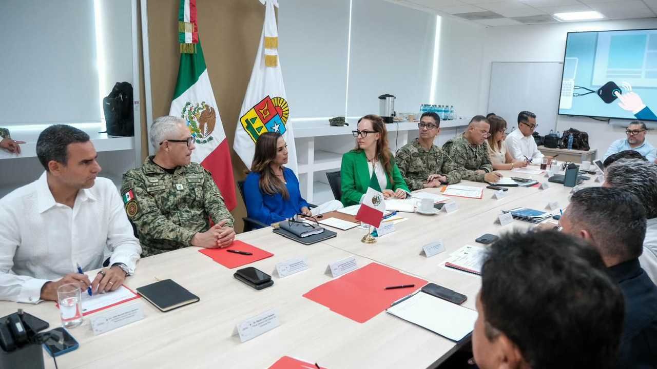 Officials from federal and state security agencies meet to discuss World Cup preparations in Quintana Roo.