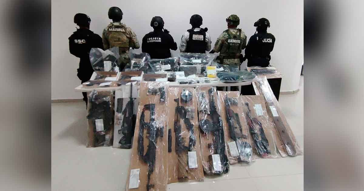 Assault rifles and ammunition seized by authorities during a raid on a safe house in Felipe Carrillo Puerto, Quintana Roo.