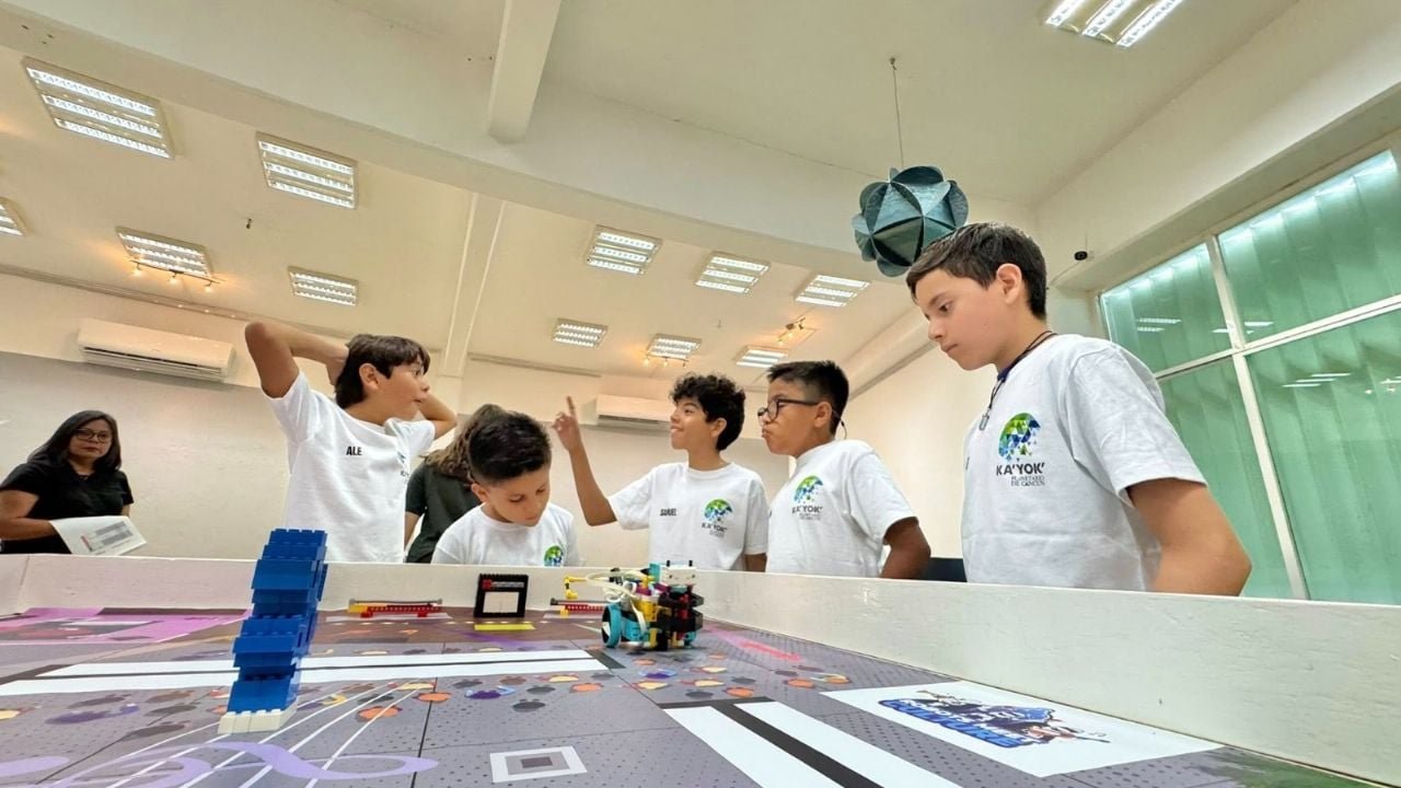 Students working on robots at the World Robot Olympiad municipal phase in Quintana Roo