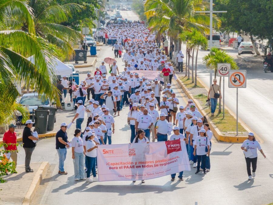 Workers and union members marching in a parade in Tulum on International Workers' Day