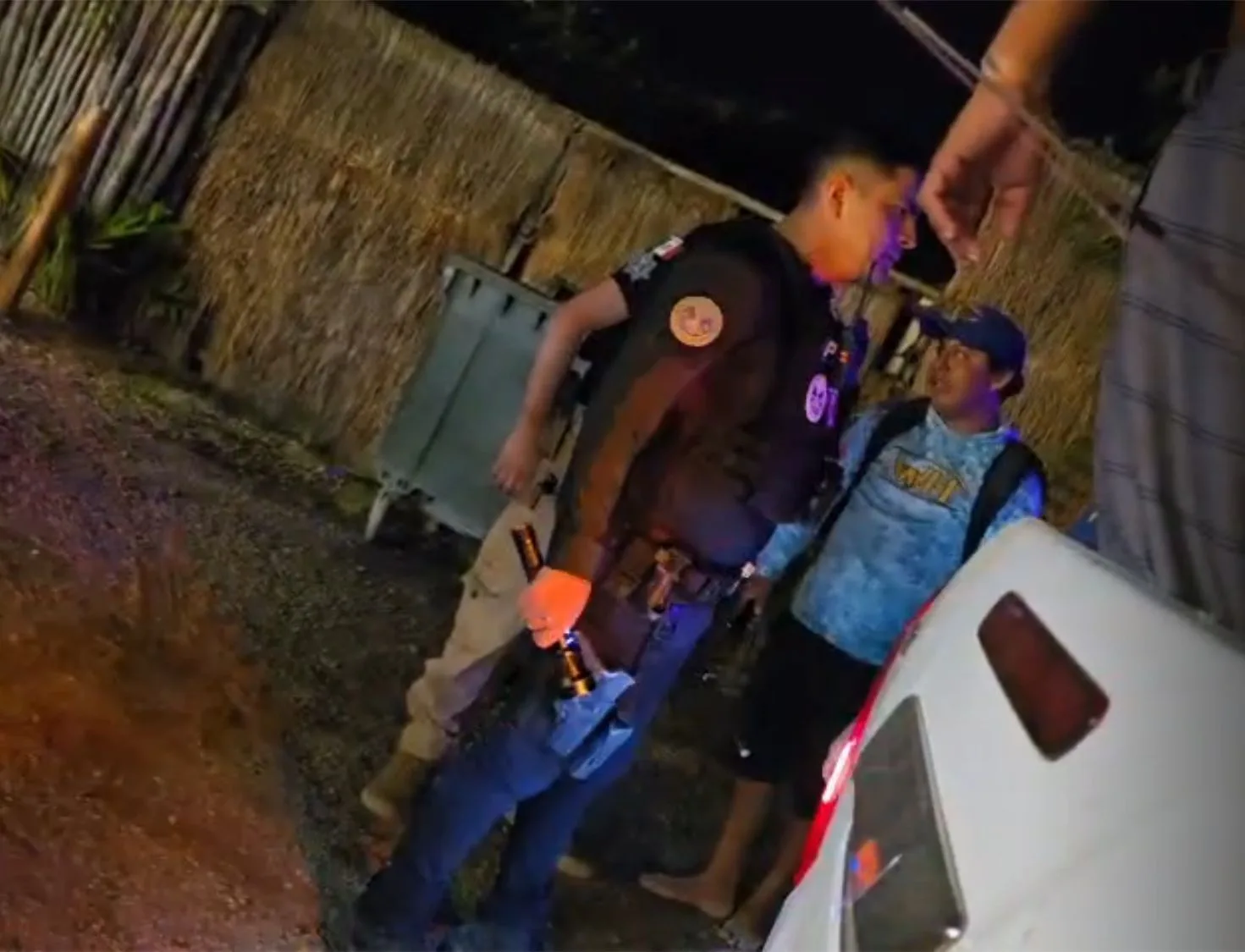 Tulum Mayor Diego Castanon Trejo announcing the dismissal of police director Oscar Alberto Tapia Gomez after allegations of abuse during a coastal operation