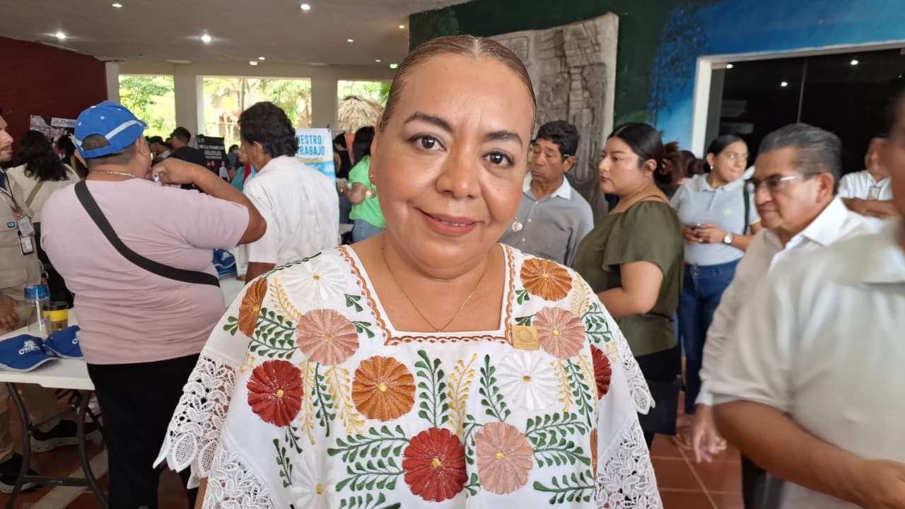 Veronica Salinas Mozo, Quintana Roo labor secretary, speaking at a press conference