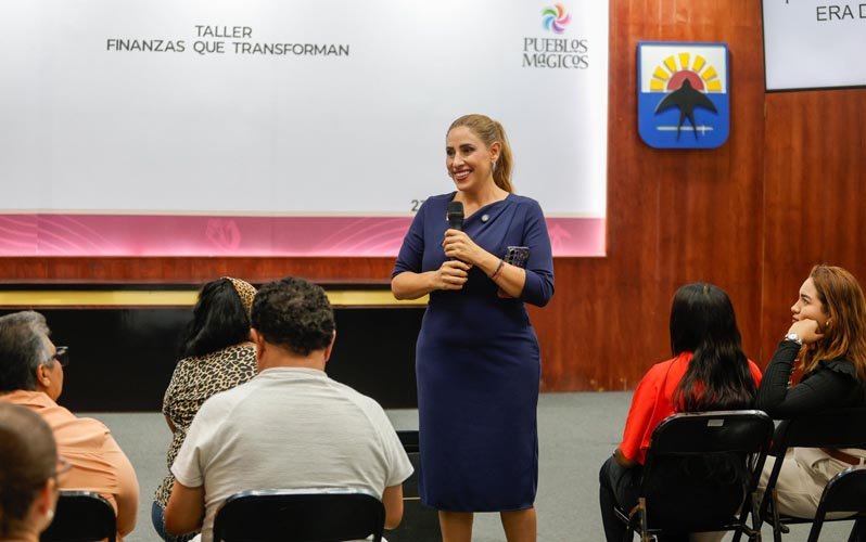 Women participating in a financial literacy workshop in Playa del Carmen