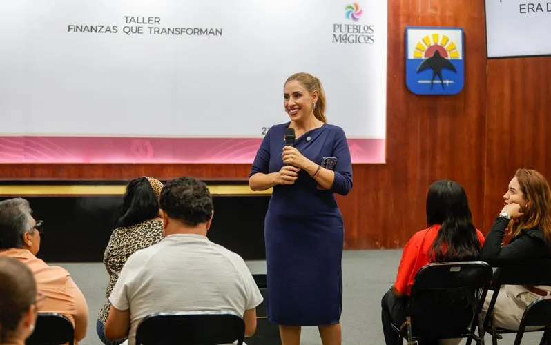 Women participating in a financial literacy workshop in Playa del Carmen
