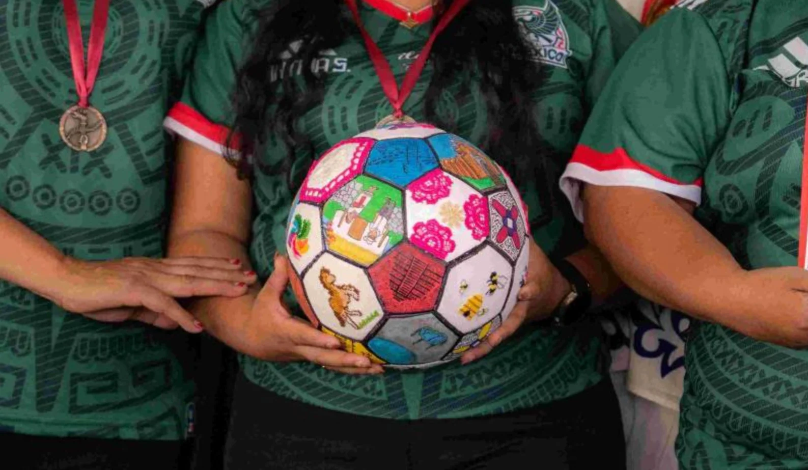 Yucatán delegation posing with award at the National Children's Rights Knowledge Tournament