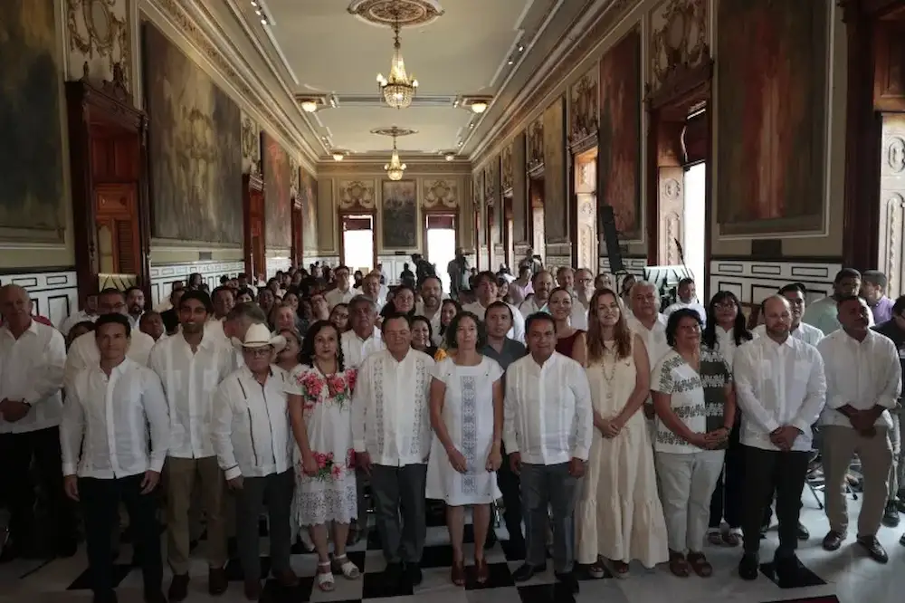 Officials at the launch of the Herencia Maya environmental project in Yucatán