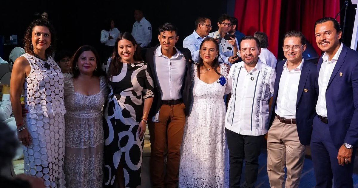 Aguakan representatives at CANACINTRA Playa del Carmen inauguration ceremony