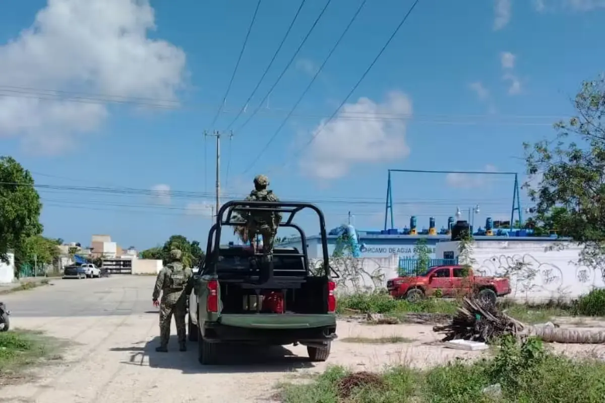 A blue drum in a green area where a decomposing body was found in Cancun