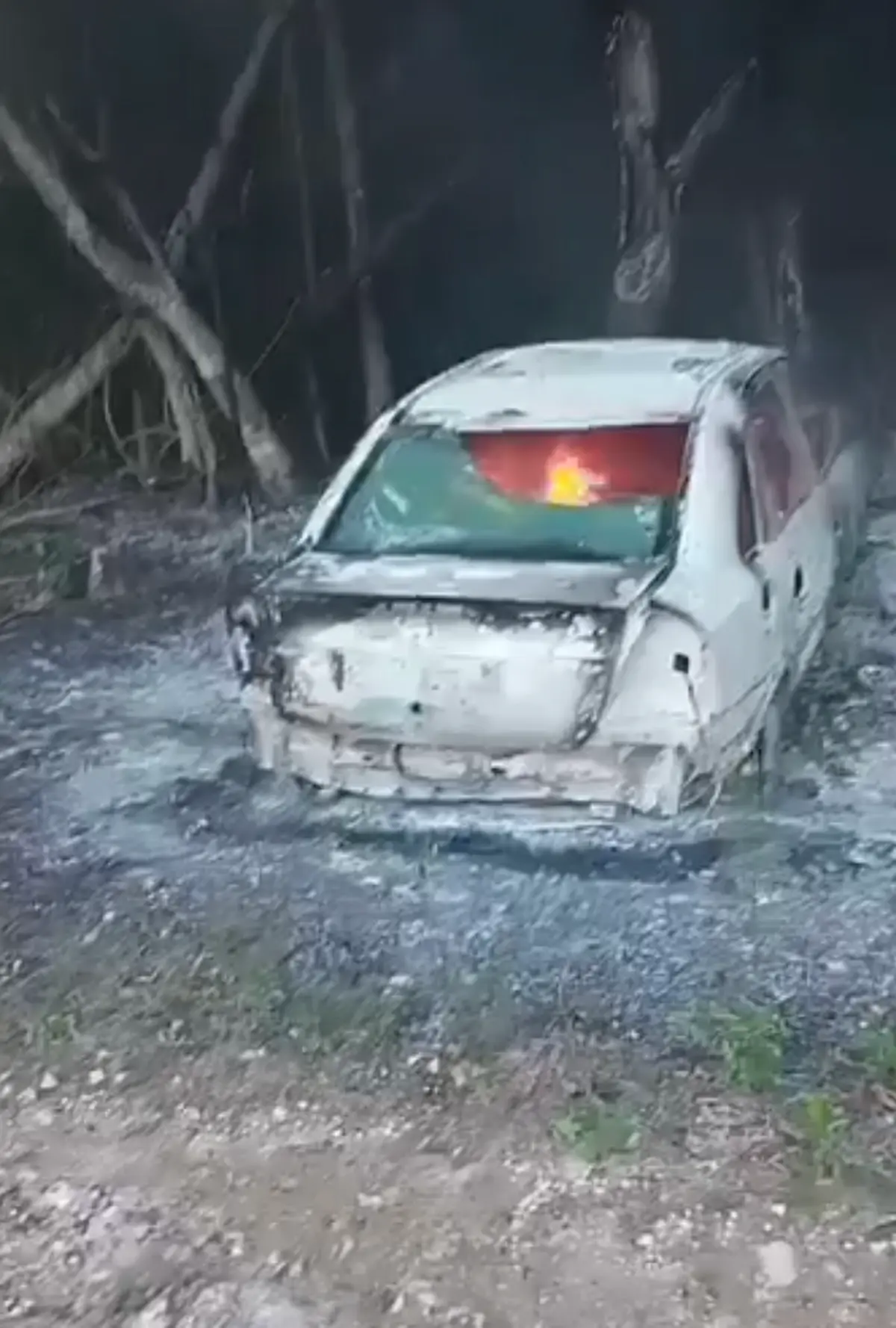 A burned car on a rural road in Bacalar, Quintana Roo, with human remains inside.