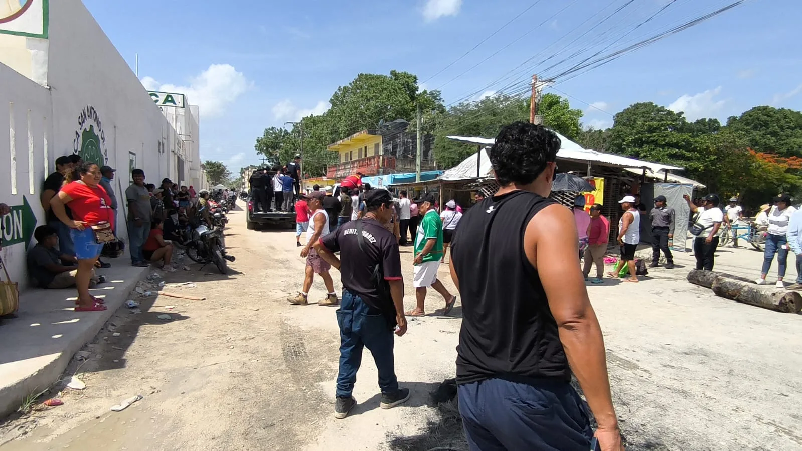 Vehicles moving on a reopened avenue in Cancun after a blockade was lifted