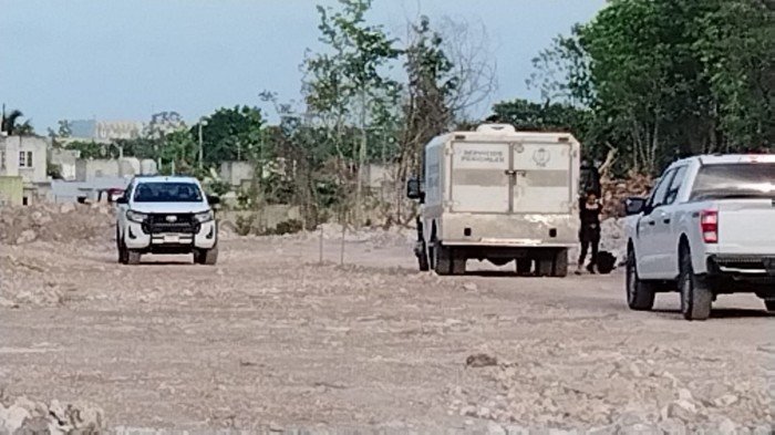 Police officers at a construction site in Cancun where a body was found