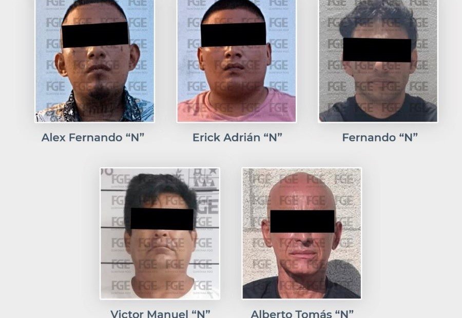Group of individuals in handcuffs being led into a courthouse in Cancun