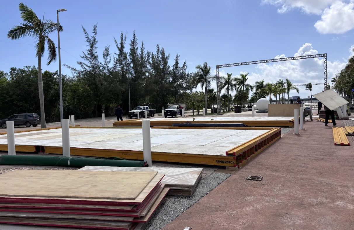 Workers setting up stages and structures for Cancun Fut Fest at Malecon Tajamar in Cancun