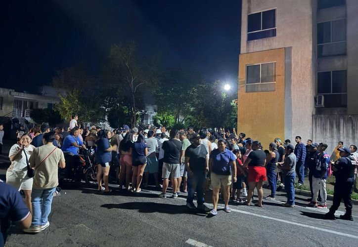 Residents of Residencial Turquesa in Cancun protest a 24-hour power outage, blocking the main entrance.