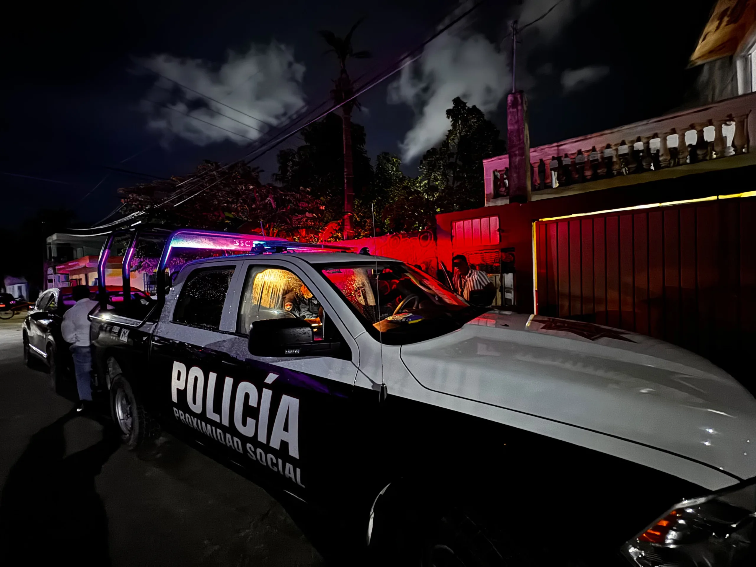 Police officers at the scene of a shooting in Cancun's Paseos Kabah neighborhood
