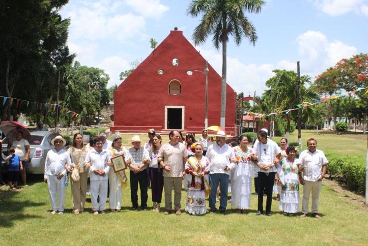 Community members gather at Cenote Siete Bocas during the Baño de San Juan celebration in Sucopo, Tizimín.