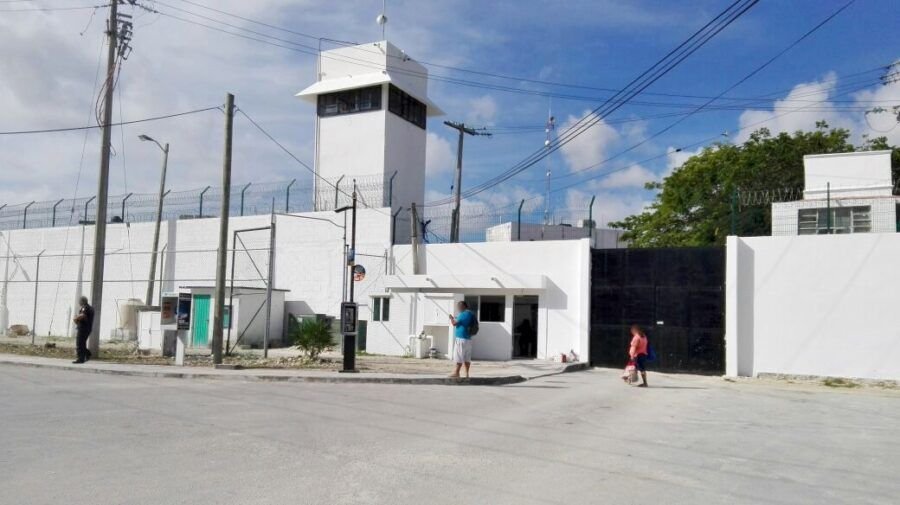 Exterior view of the Chetumal Social Reinsertion Center in Quintana Roo, Mexico