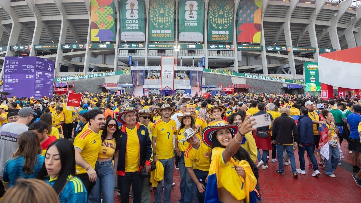 Colombian fans cheering in the stands at Estadio CDMX during a World Cup 2026 match against Uzbekistan