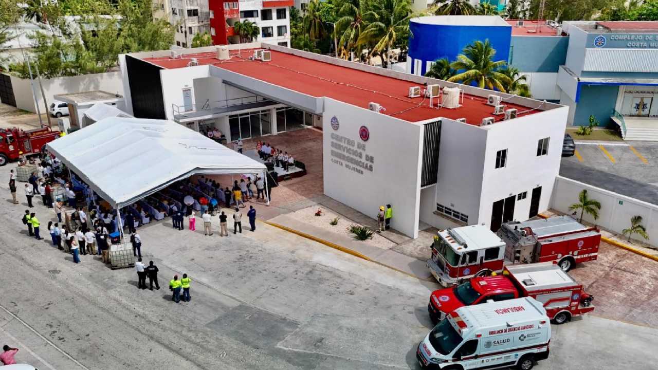 Exterior of the new Emergency Services Center in Punta Sam, Costa Mujeres