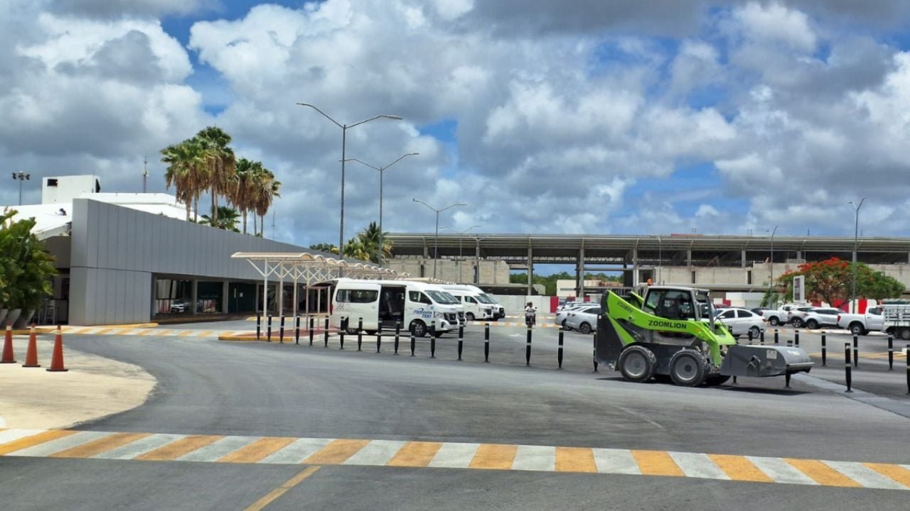 Construction work at Cozumel International Airport terminal