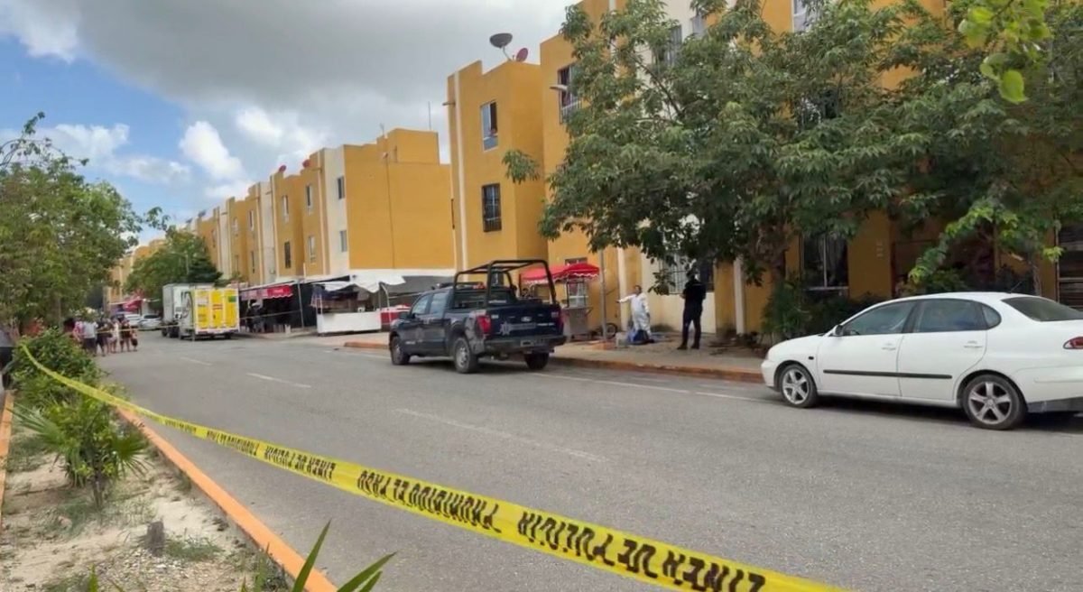 Police tape cordoning off a street in Cancun's Cielo Nuevo neighborhood after a fatal stabbing