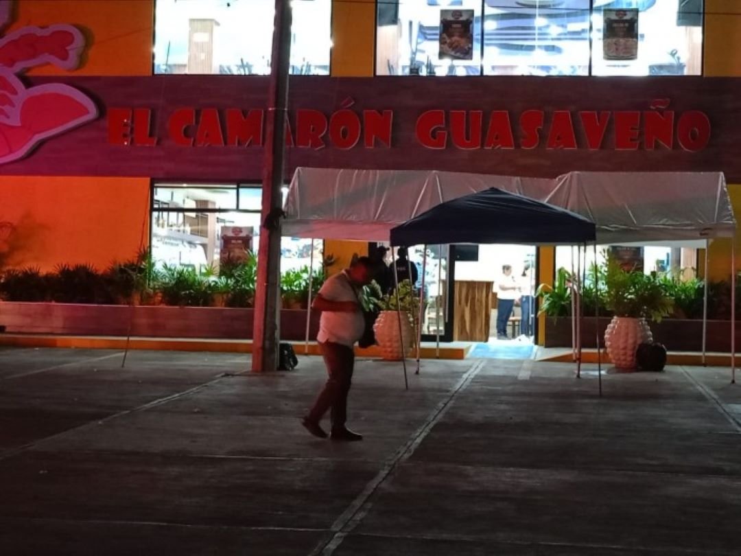 Exterior of El Camarón Guasaveño restaurant in Playa del Carmen, scene of a deadly shooting