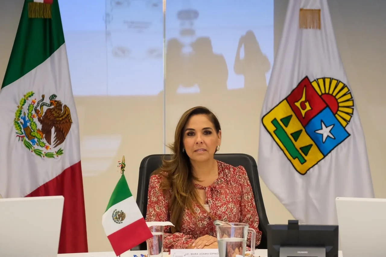 Governor Mara Lezama speaking at a press conference about the Fitch Ratings upgrade for Quintana Roo