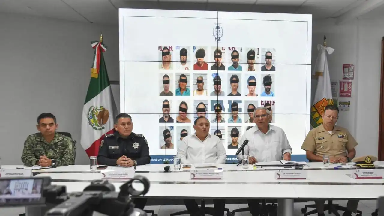 State prosecutor Raciel Lopez Salazar announcing the arrest of a third suspect in the Isla Mujeres taxi extortion ring